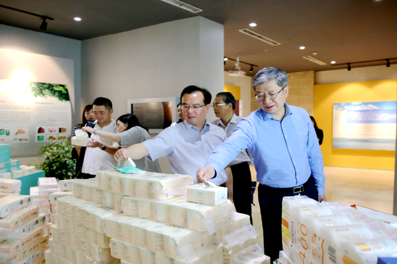 2019年 5月22日，時任浙江省社會組織綜合黨委專職副書記、省民政廳社會組織管理局局長蔡國華蒞臨景興紙業調研企業發展情況和黨建工作