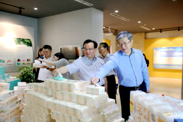 2019年 5月22日，時任浙江省社會組織綜合黨委專職副書記、省民政廳社會組織管理局局長蔡國華蒞臨景興紙業調研企業發展情況和黨建工作